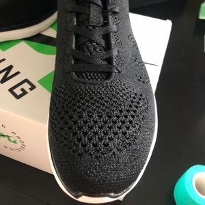 NIB APL Pro size 9, black.